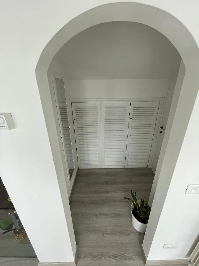 Appartamento Con Ampia Terrazza E Vista Su Milano Italy