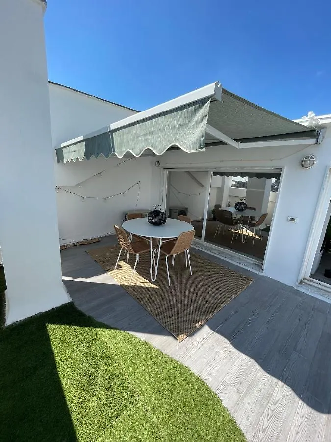 Appartamento Con Ampia Terrazza E Vista Su Milano Apartment
