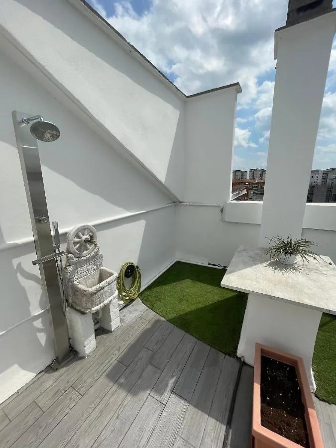 Appartamento Con Ampia Terrazza E Vista Su Milano 0*, Milan