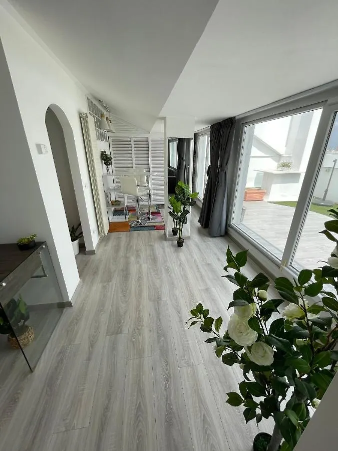 Appartamento Con Ampia Terrazza E Vista Su Milano Milan